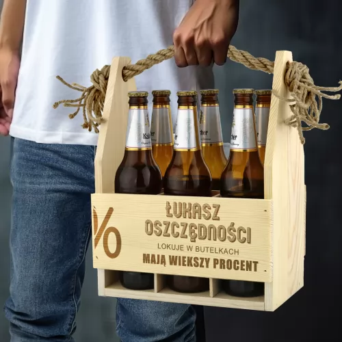 Drewniane nosidło na piwo z grawerem dedykacji na prezent